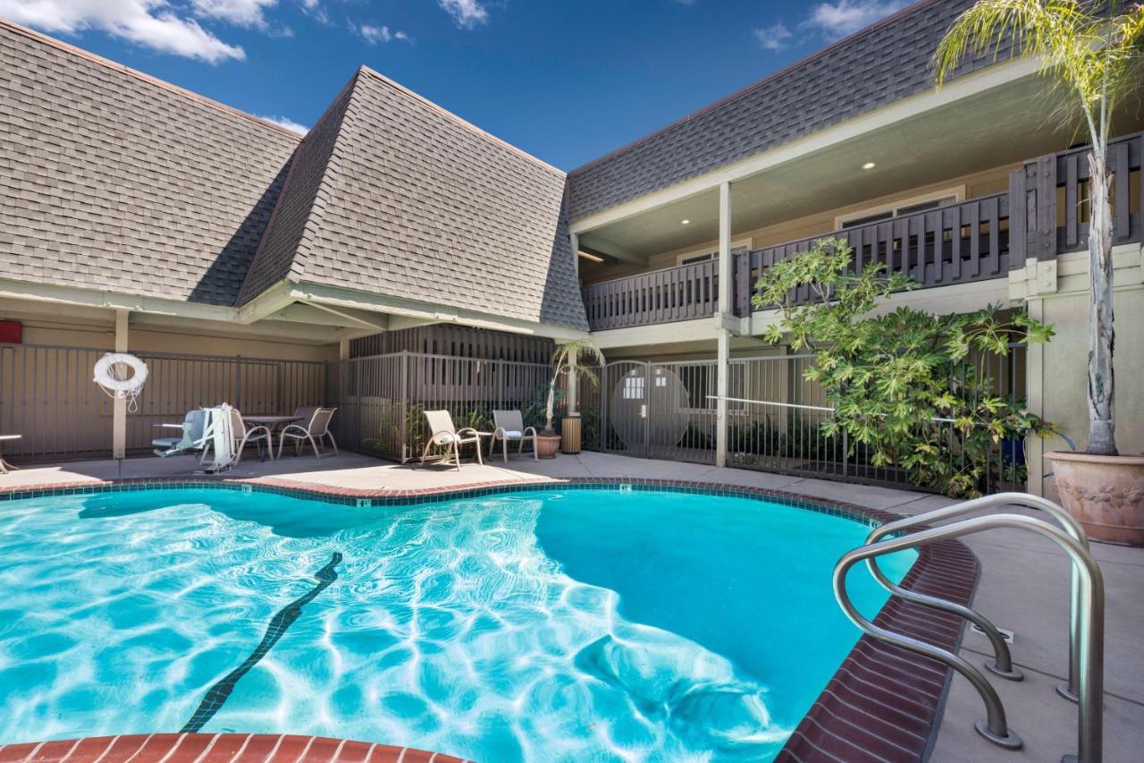 Best Western Danville Sycamore Inn Екстериор снимка
